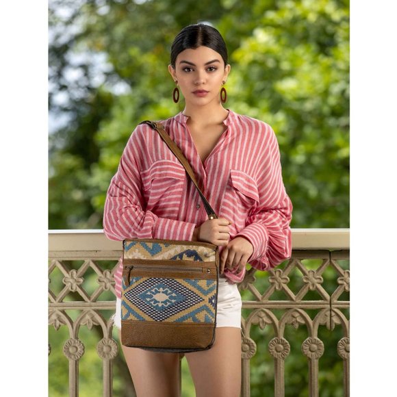 NWT Myra Rug/Leather Shoulder Bag - Picture 4 of 6